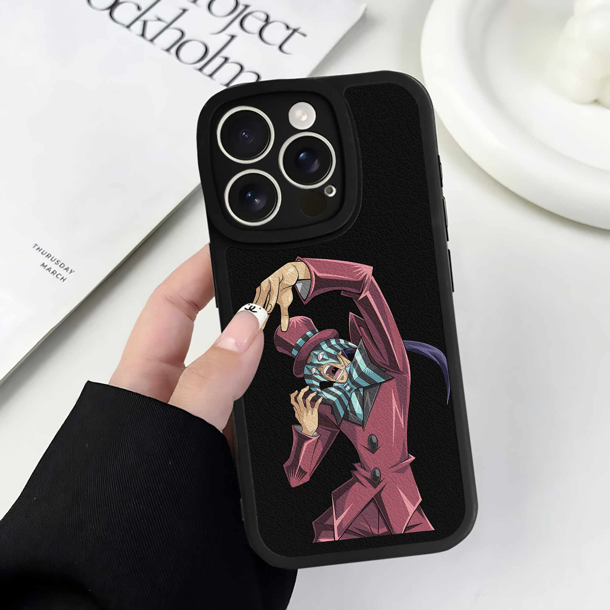 （画像用） 遊☆戯☆王 Yu-Gi-Oh! 【iPhone 16シリーズ対応】シリコンスマホケース（レザー調） 材質：シリコン
